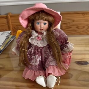 WIND-UP/MUSICAL Adorable Collectable Doll